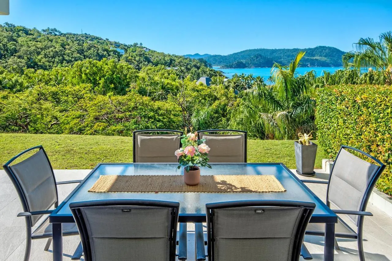 Kontakt z Superior Poinciana 011 On Hamilton Island